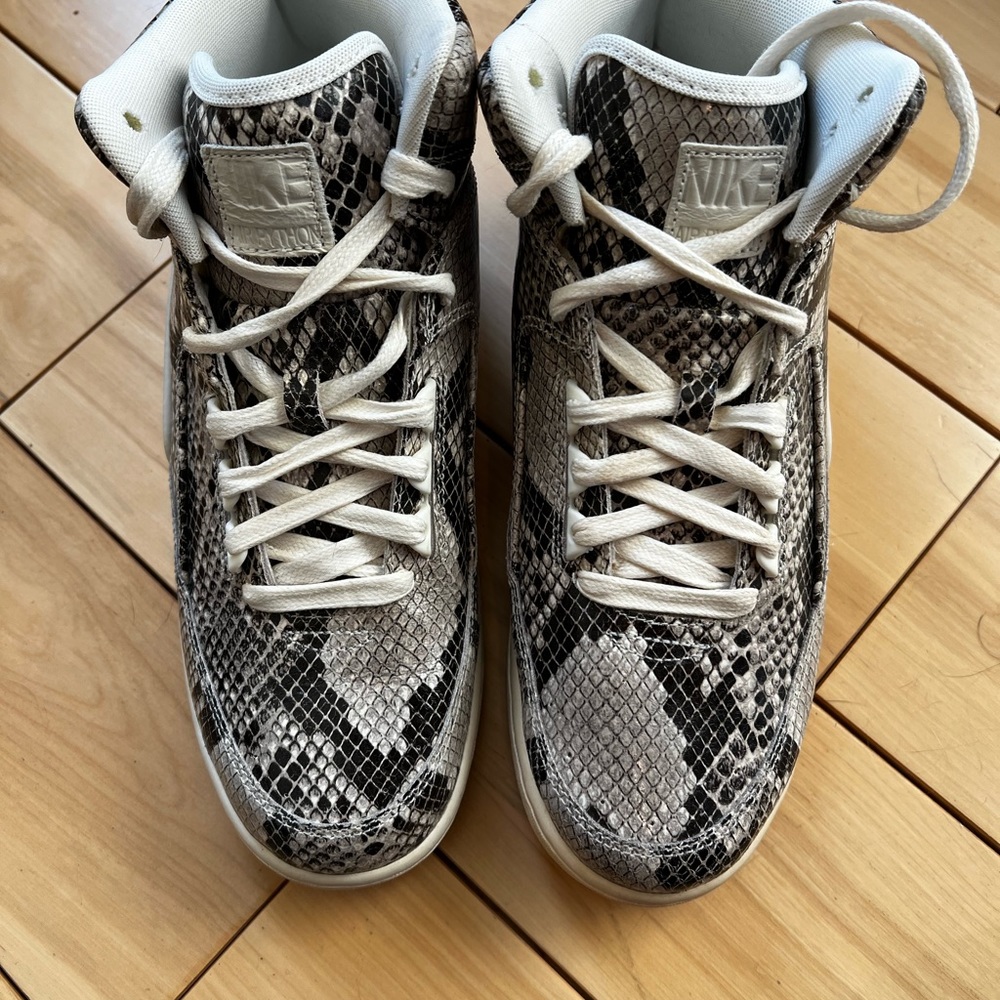 Nike Air python mens premium brown snake gum sneaker size 8. Hardly worn.
